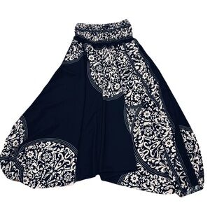 Women’s Dilake shirt skort harem or MC Hammer pants onesize fit all black white